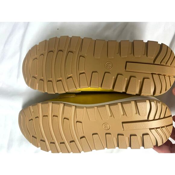 Women’s Mustard Yellow Soft Leather Loafers w/ Gold Chain Detail –EU 39 (US 8.5) - Picture 4 of 4